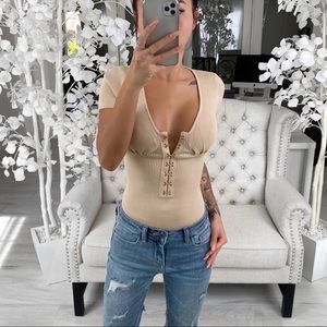 ekattire Tops - EMRATA— in Dark Beige ekattire Tops - EMRATA— in Dark Beige